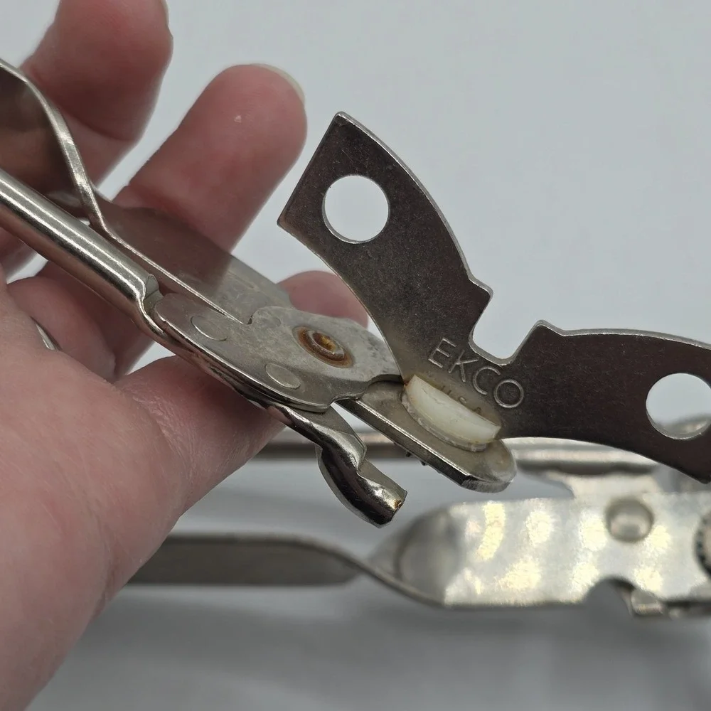 2 Vintage Ekco Miracle Can Openers 885 Metal Hand Held Mouse Ear USA